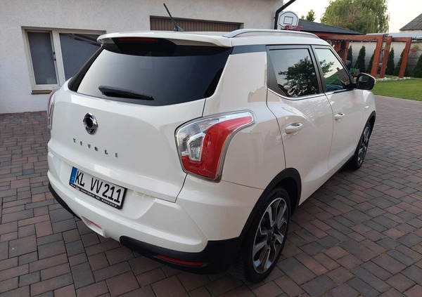 SsangYong Tivoli cena 40900 przebieg: 123427, rok produkcji 2016 z Gniewkowo małe 191